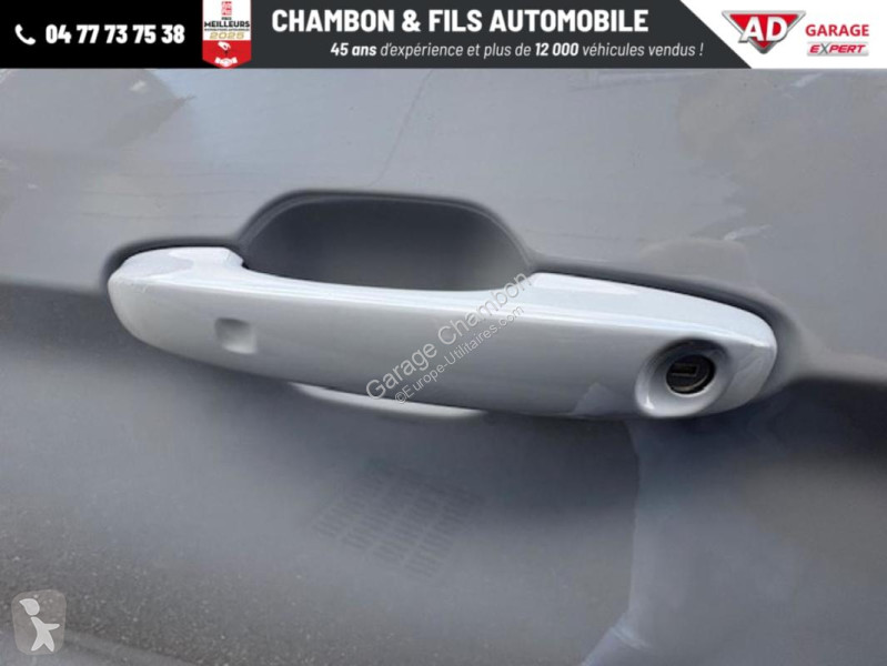 Véhicule utilitaire Ford FOURGON 320 L2H1 2.0...
