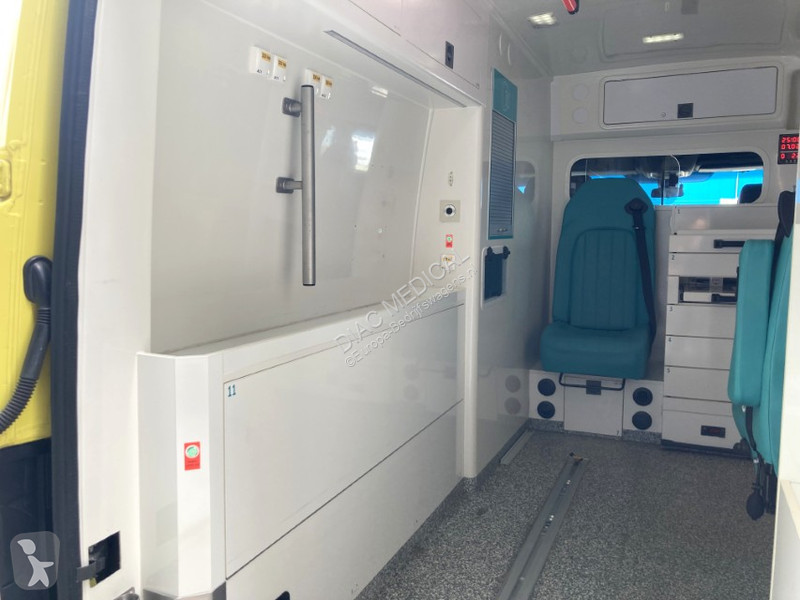 Véhicule utilitaire Mercedes 319 CDI L2H2...