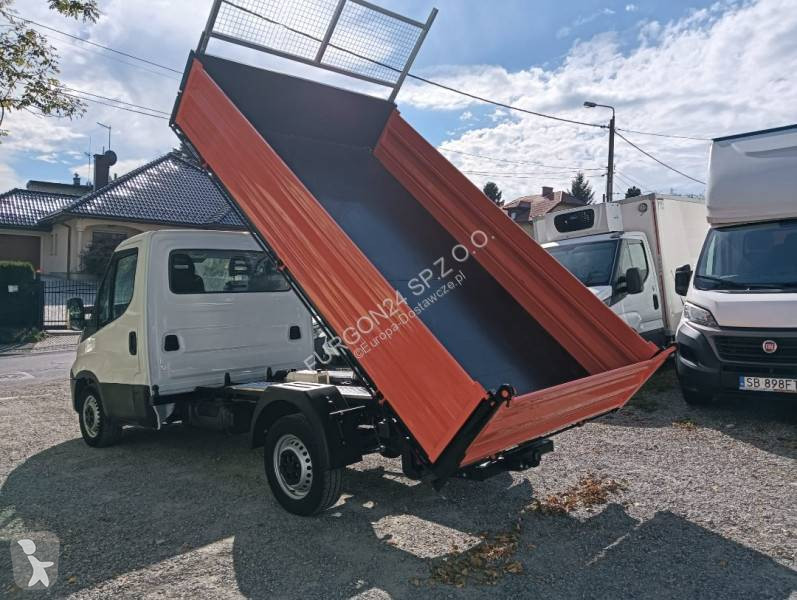 Véhicule utilitaire Iveco 33S12