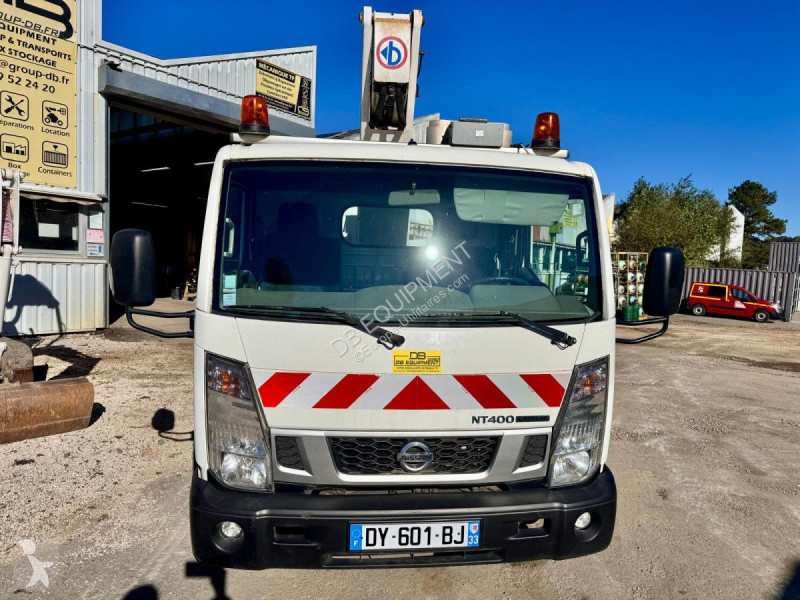Véhicule utilitaire Nissan Camion nacelle 20m...