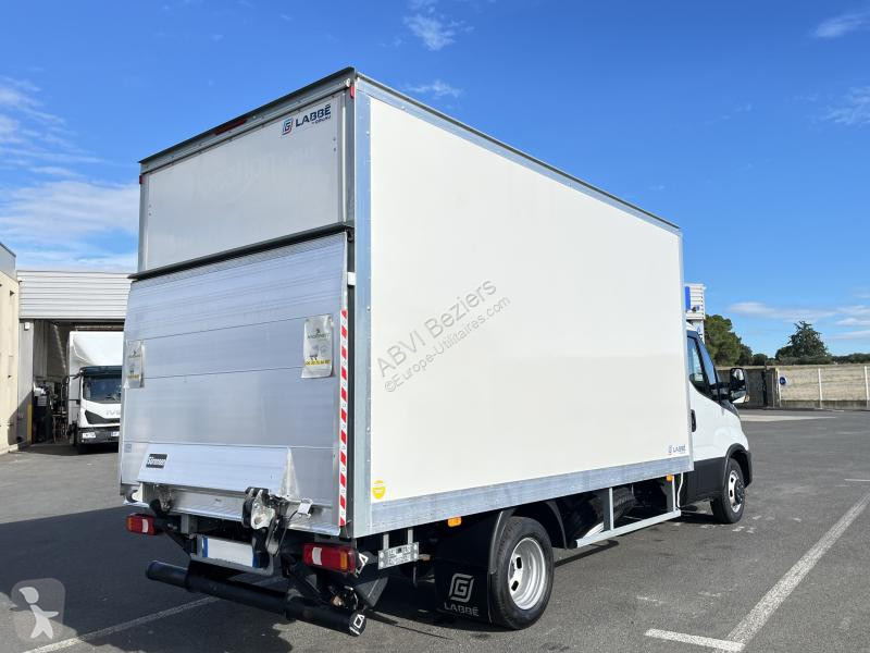 Iveco 35C16H CAISSE LABBE HAYON AUVENT...