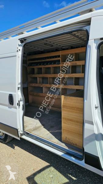 Véhicule utilitaire Peugeot 2,2L HDI 120 CV