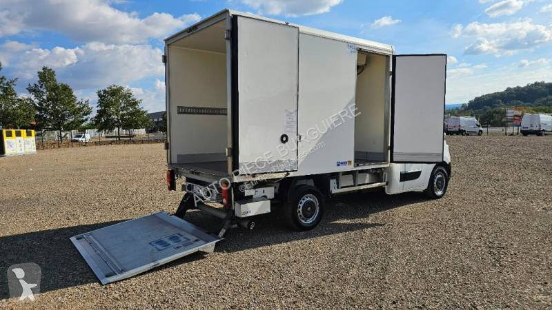 Véhicule utilitaire Renault 2.3 DCI 125