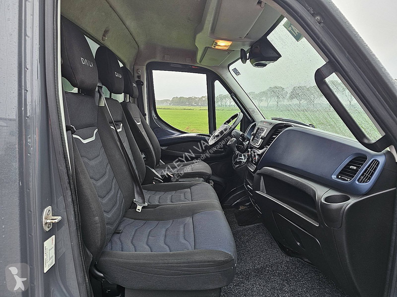 Véhicule utilitaire Iveco 35C18 kipper ac aut...
