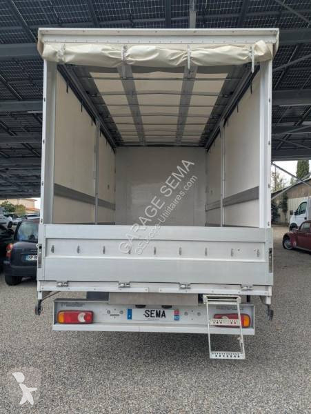 Véhicule utilitaire Renault 2.3 DCI 145
