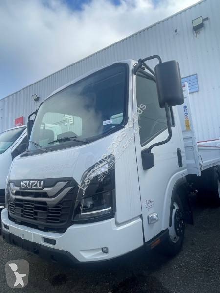 Véhicule utilitaire Isuzu