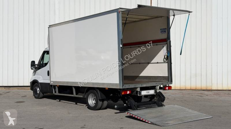Véhicule utilitaire Iveco 35C16