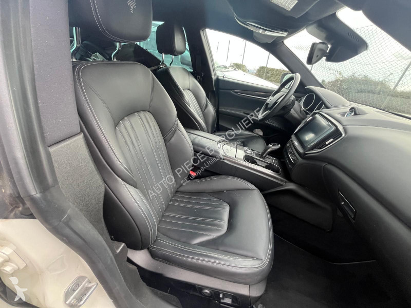 Véhicule utilitaire Maserati 3.0D V6 275 / FW992