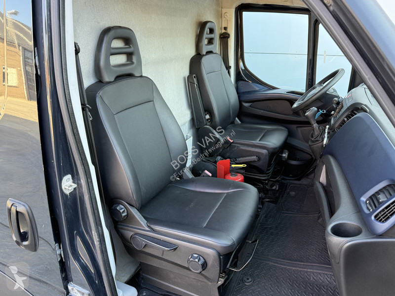Véhicule utilitaire Iveco 35S14 2.3