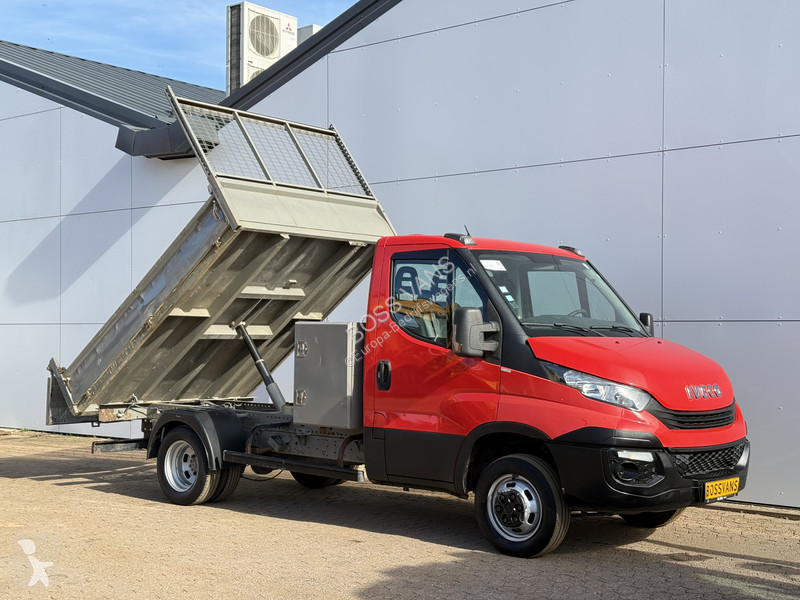 Véhicule utilitaire Iveco 35C12 2.3