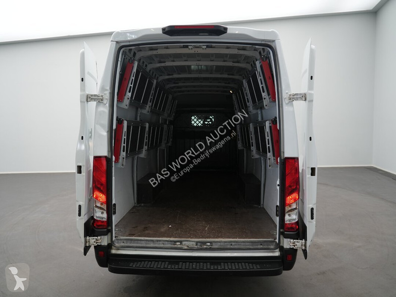Véhicule utilitaire Iveco 35S16