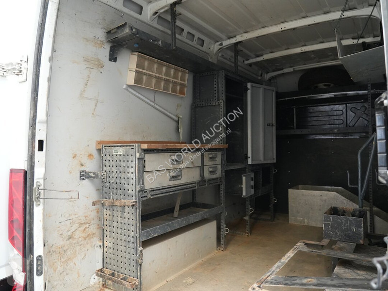 Véhicule utilitaire Iveco 35C14