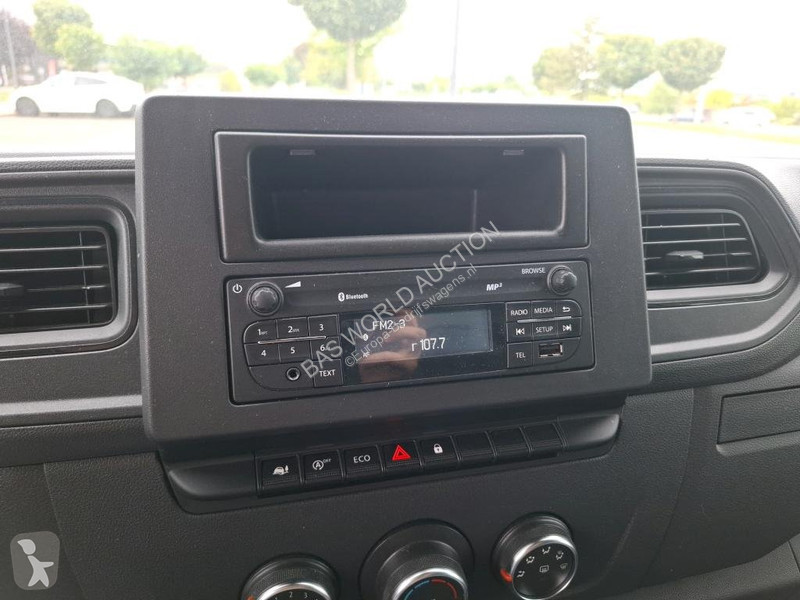 Véhicule utilitaire Nissan