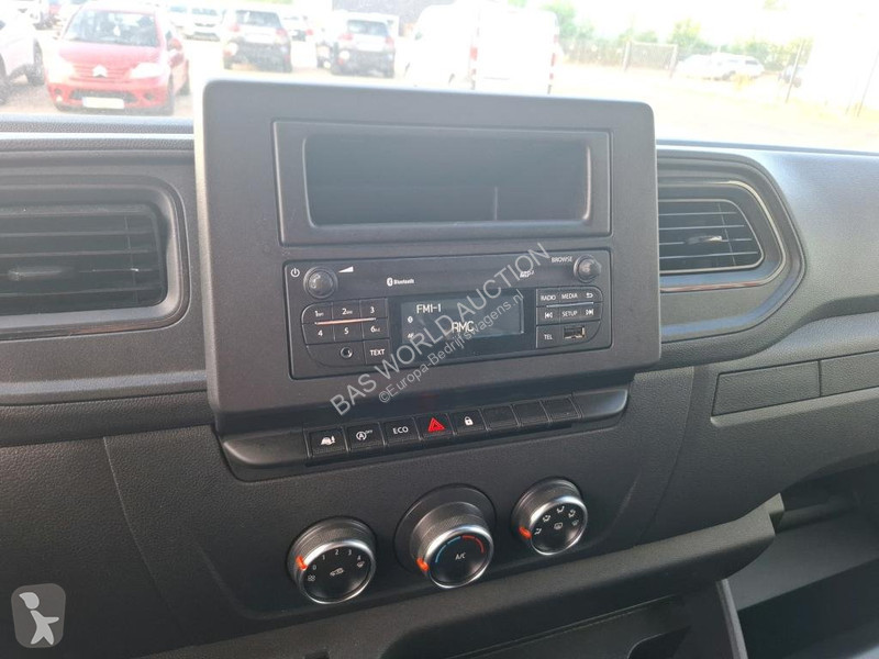 Véhicule utilitaire Nissan