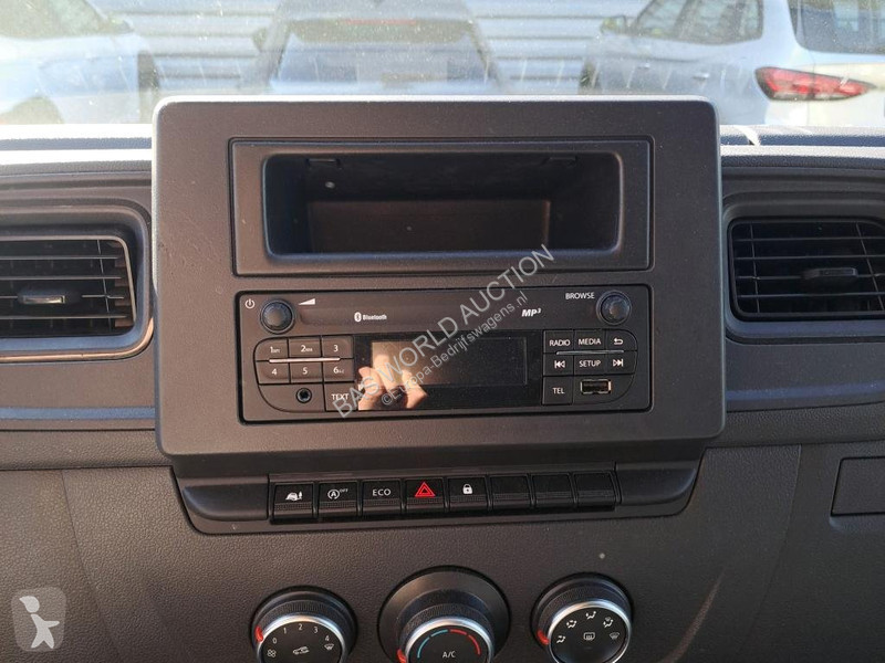 Véhicule utilitaire Nissan
