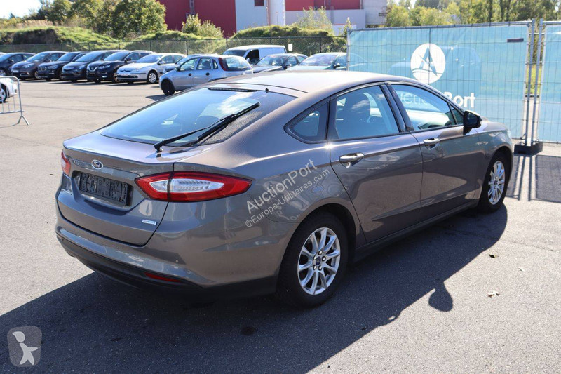 Véhicule utilitaire Ford
