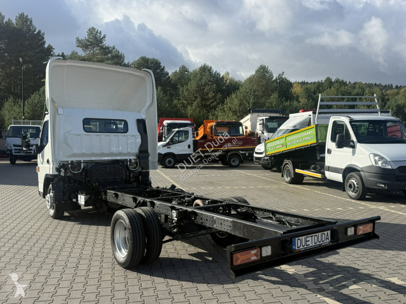 Véhicule utilitaire Mitsubishi Fuso
