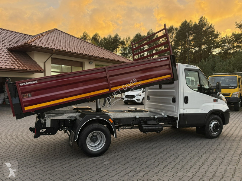 Véhicule utilitaire Iveco 65C18 V H