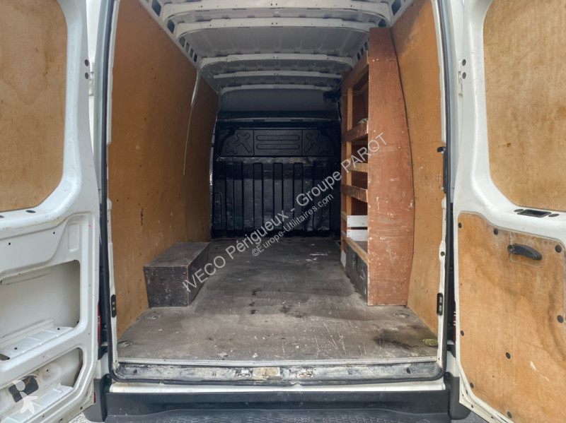 Véhicule utilitaire Iveco 35S14S V12