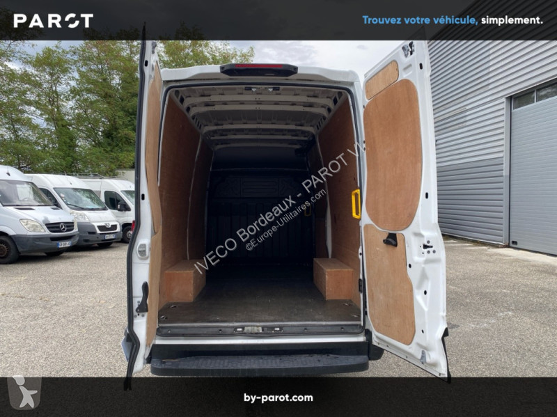 Véhicule utilitaire Iveco 35S14H V12