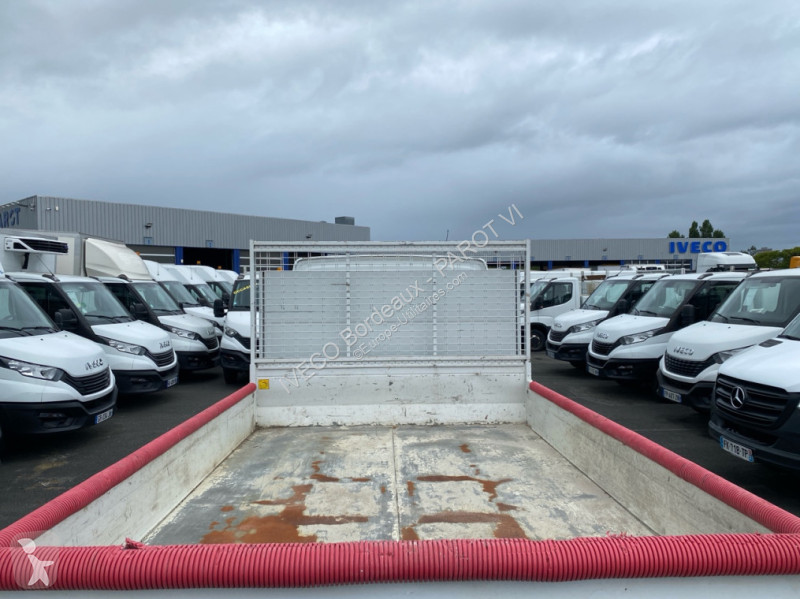 Véhicule utilitaire Iveco 35C14 empattement...