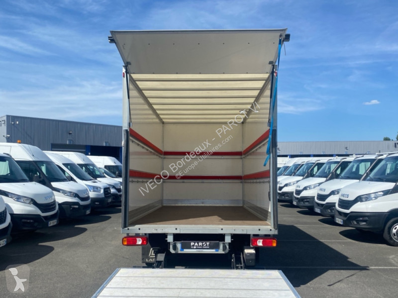 Véhicule utilitaire Iveco 35C16H empattement...
