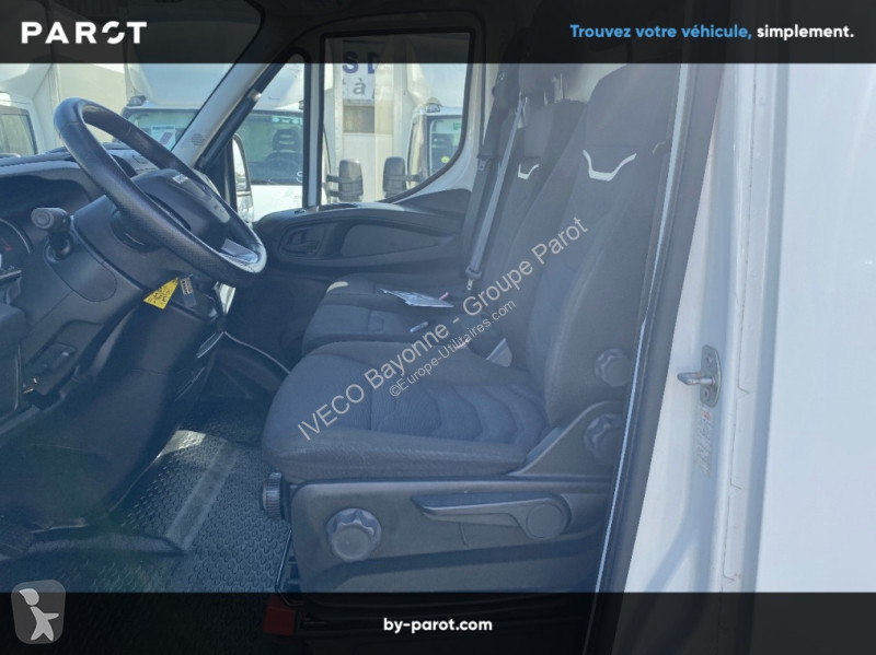 Véhicule utilitaire Iveco 35S16 V12