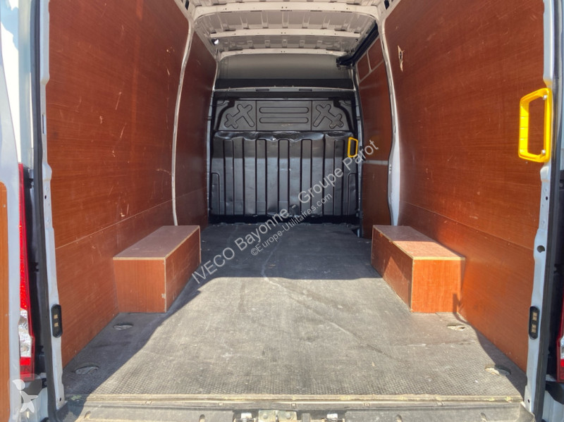 Véhicule utilitaire Iveco 35S14 2.3 V12