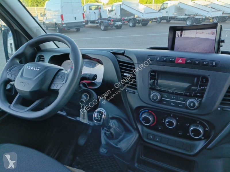 Véhicule utilitaire Iveco 35C16H empattement...