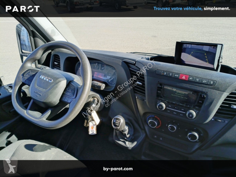 Véhicule utilitaire Iveco 35C16H empattement...