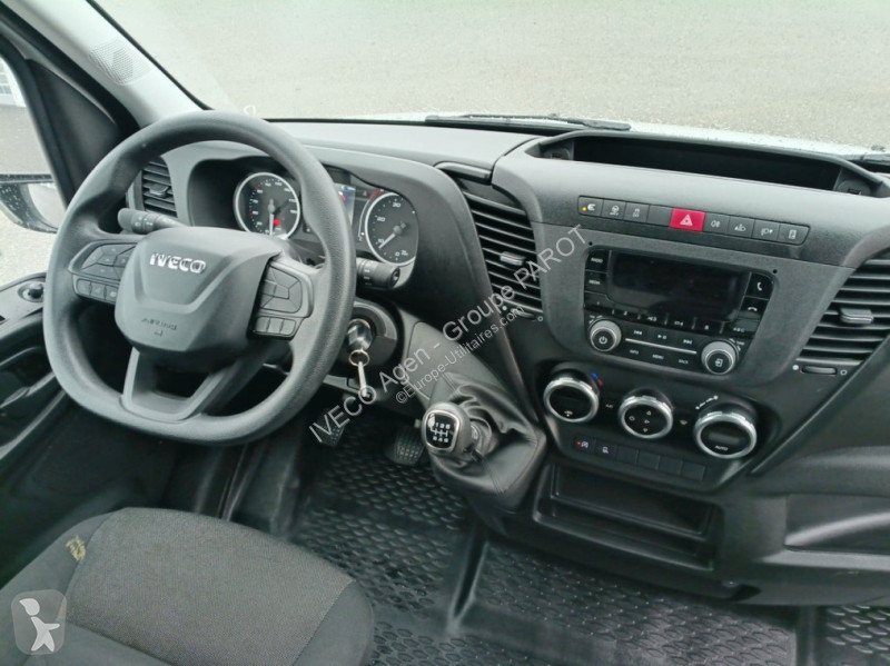 Véhicule utilitaire Iveco 35S16 V16