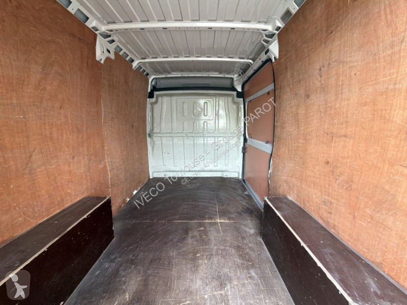 Véhicule utilitaire Citroën 30 L2H2 2.2 BlueHDi...