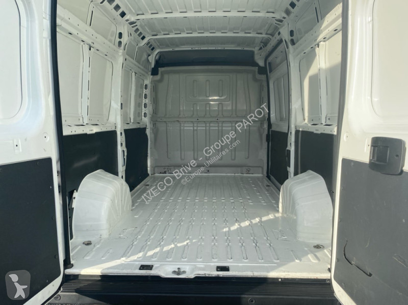 Véhicule utilitaire Citroën 30 L2H2 2.2 BlueHDi...