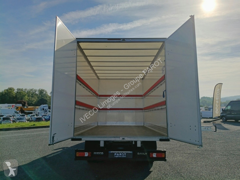 Véhicule utilitaire Iveco 35C16H empattement...