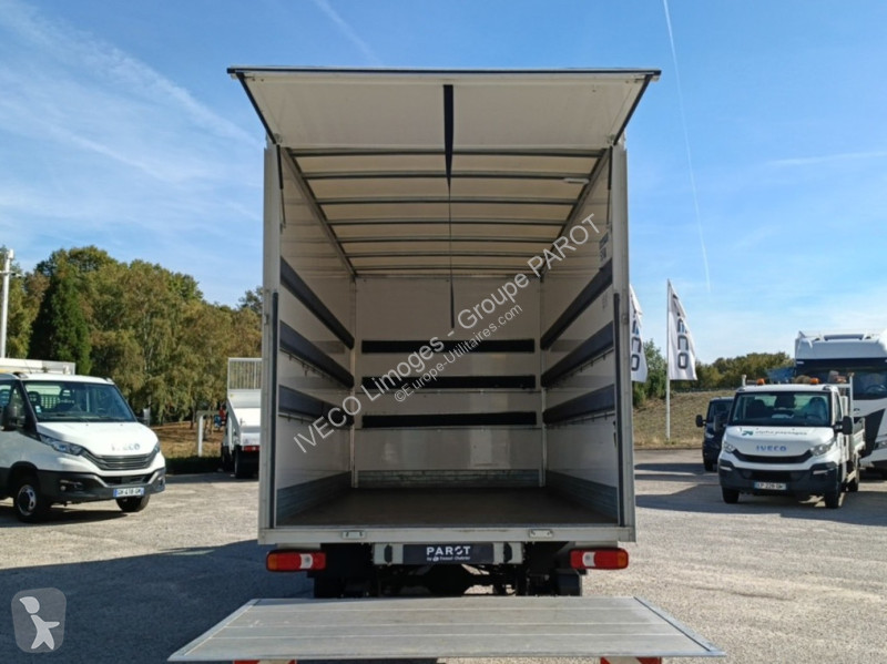 Véhicule utilitaire Iveco 35C16H empattement...