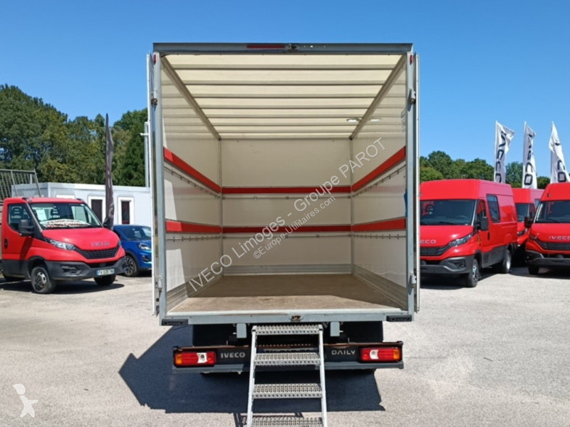 Véhicule utilitaire Iveco 35C16H empattement...