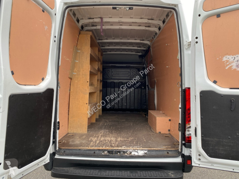 Véhicule utilitaire Iveco 35S14 V12