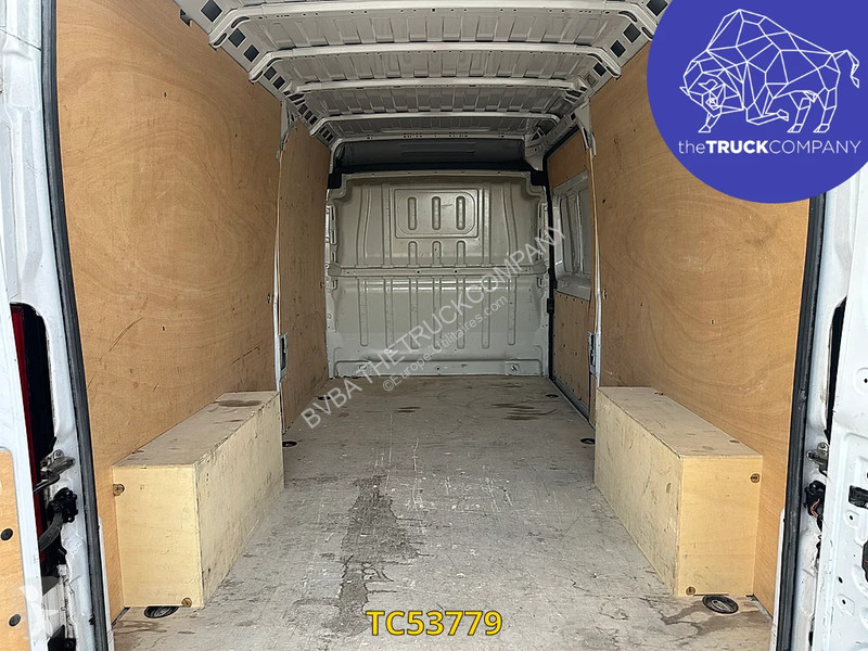 Véhicule utilitaire Peugeot Peugeot boxer 130cv...
