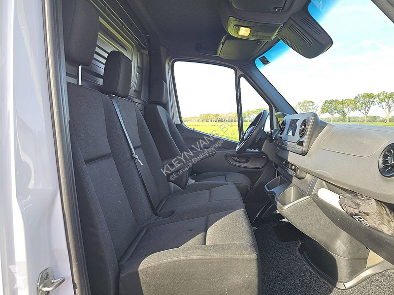 Véhicule utilitaire Mercedes 317 L2H2 RWD...