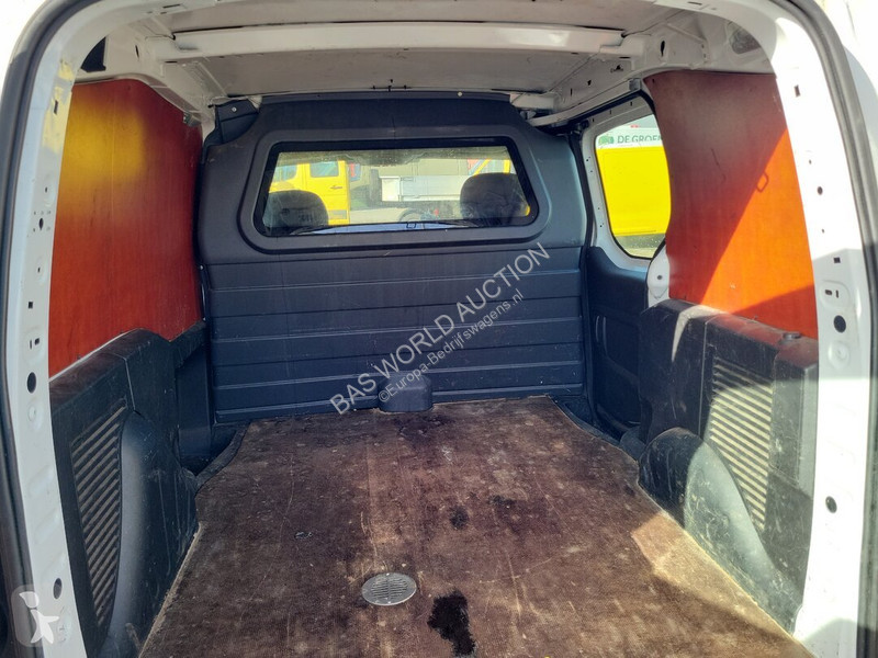 Véhicule utilitaire Peugeot 99pk