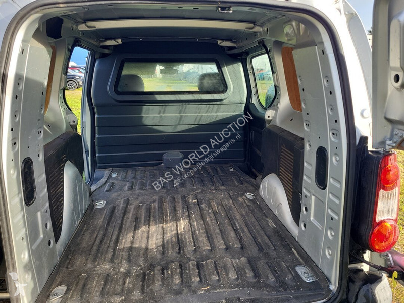 Véhicule utilitaire Peugeot 99pk