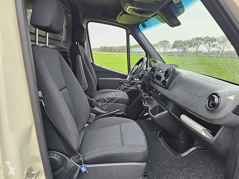 Véhicule utilitaire Mercedes 311 L2H2 ac EURO6...