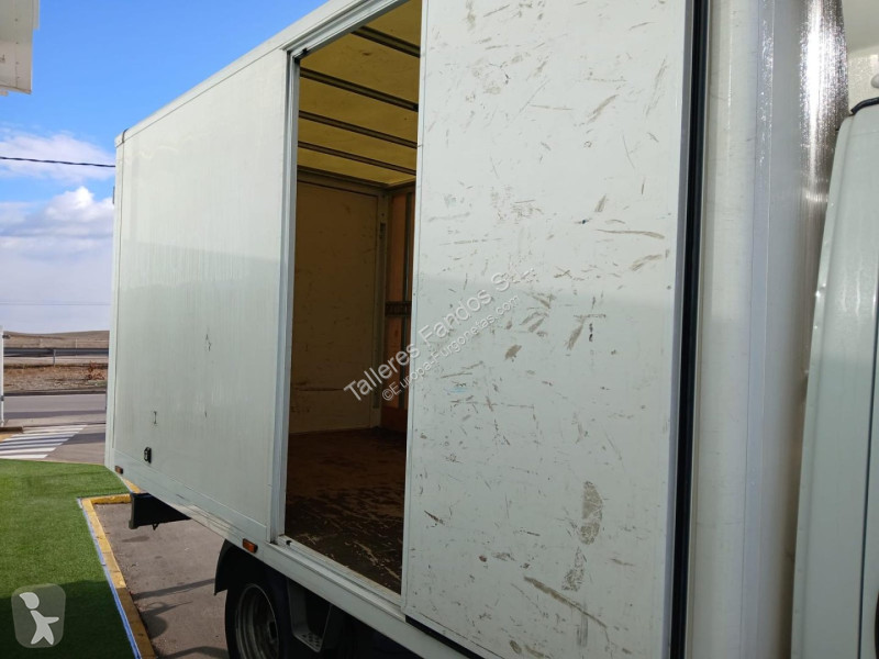 Furgoneta Iveco 35C16 3.0 20m3 con puertas...
