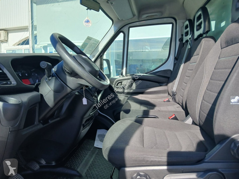 Furgoneta Iveco 35C16 20m3 con puertas traseras