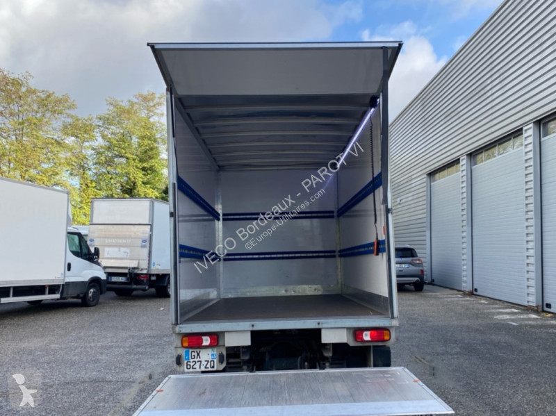 Véhicule utilitaire Iveco 35C16H empattement...