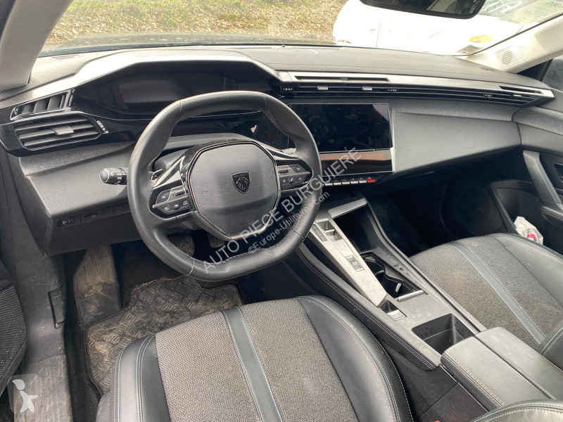 Peugeot III 1.5 BlueHDi 130 Allure Pack  /...