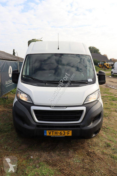 Véhicule utilitaire Peugeot