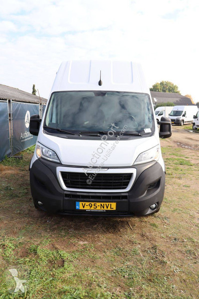 Véhicule utilitaire Peugeot