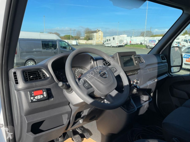 Véhicule utilitaire Nissan