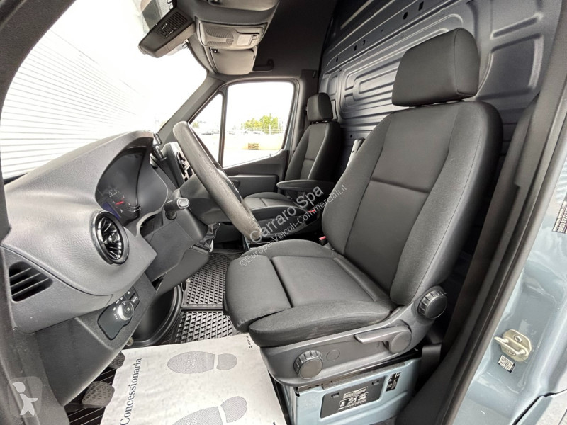 Autoutilitară Mercedes III 214 FWD